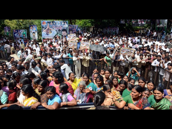 లోటస్ పాండు వద్ద రెండో రోజు