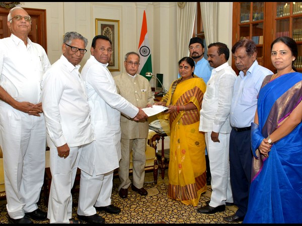 రాష్ట్రపతికి వినతి పత్రం