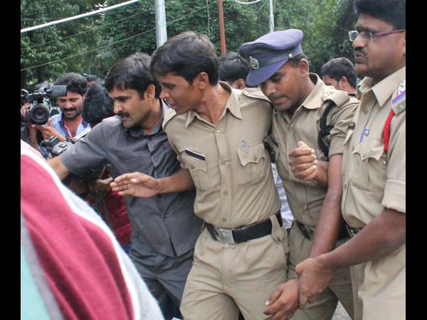 వదిలిపెట్టారు... వదిలిపెట్టారు...