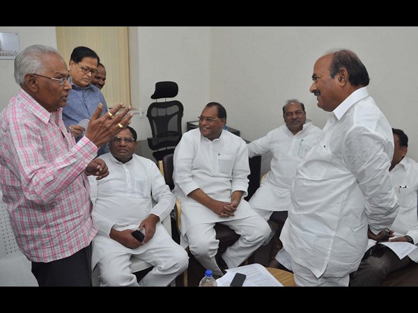 ఆమోస్‌తో మాట్లాడుతూ..
