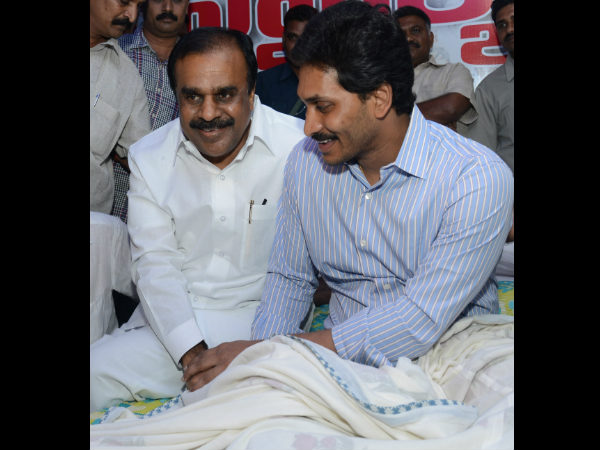 Shock to Congress: Anantha meets YS Jagan Shock to Congress: Anantha meets YS Jagan