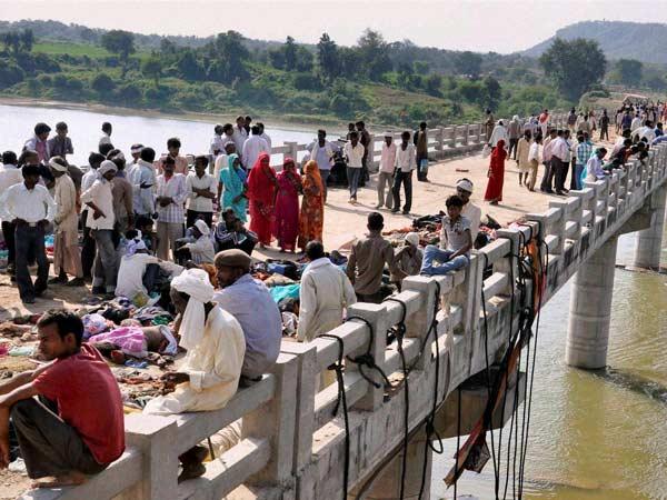 తొక్కిసలాట తర్వాత సింధ్ నది బ్రిడ్జి