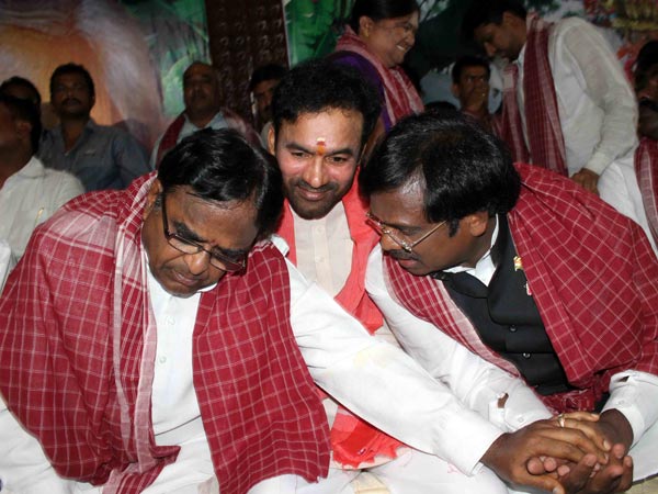 వారిద్దరి నడుమ కిషన్ రెడ్డి..