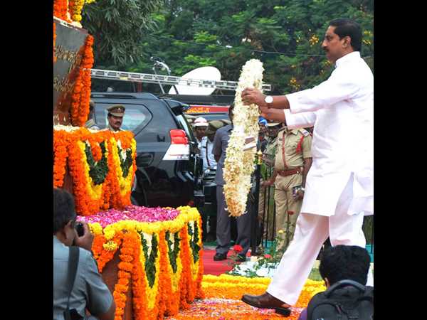 పోలీసు 1