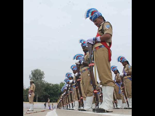 పోలీసు 6