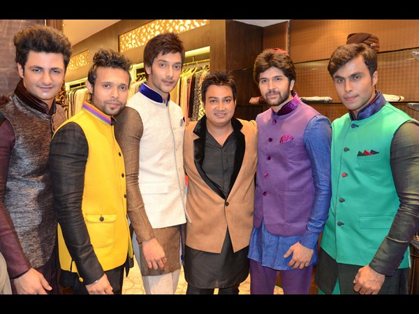 మోడల్స్