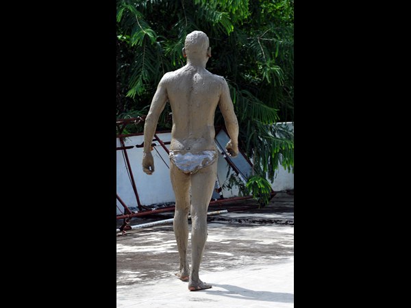 మట్టి విగ్రహంలా..