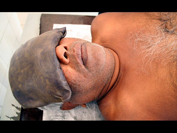 కళ్లపై మడ్ ప్యాక్