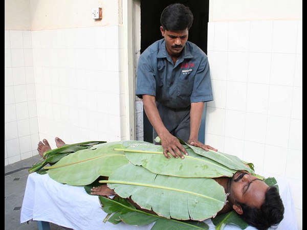 ఆకుల స్నానం..