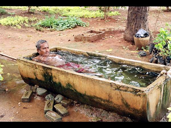 నిమజ్జన స్నానం..