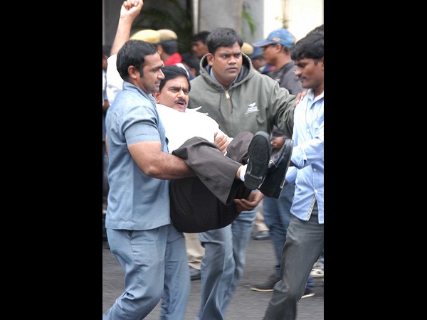 ఇలా మోసుకెళ్లారు..