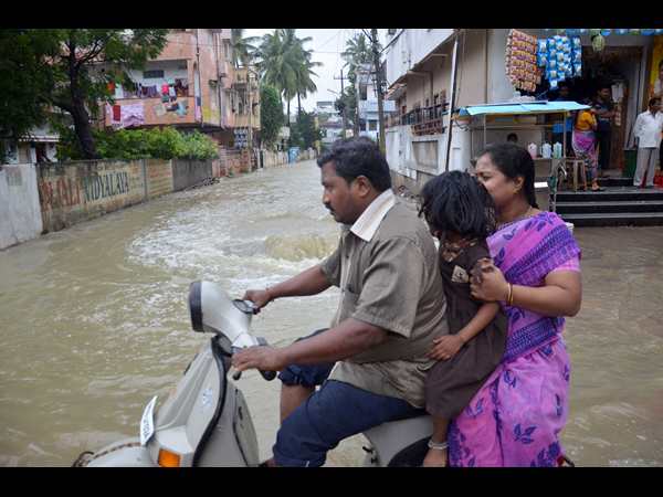 నీళ్లలోనే ప్రయాణం తప్పదు..