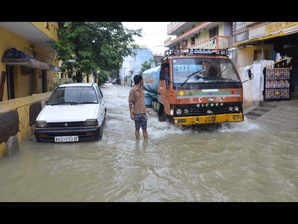 నీళ్లు తప్ప మరేదీ లేదు..