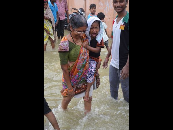 తడిసి ముద్దయి...