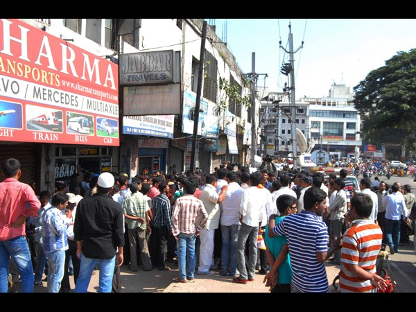 బంధువుల్లో ఆందోళన 1