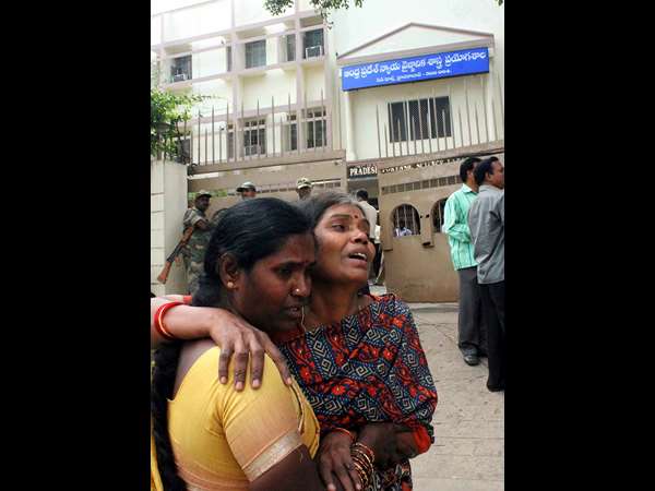 నిరీక్షణ తప్పదు.. నిరీక్షణ తప్పదు..