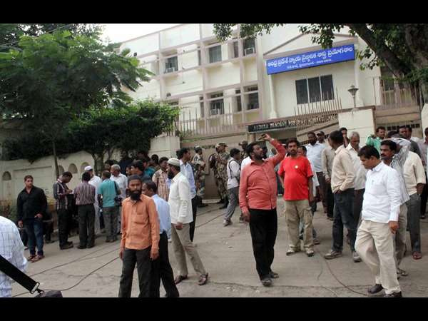 అంతులేని నిరీక్షణ.. అంతులేని నిరీక్షణ..