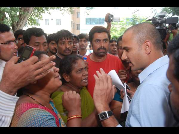 జాయింట్ కలెక్టర్ వివరణ.. జాయింట్ కలెక్టర్ వివరణ..