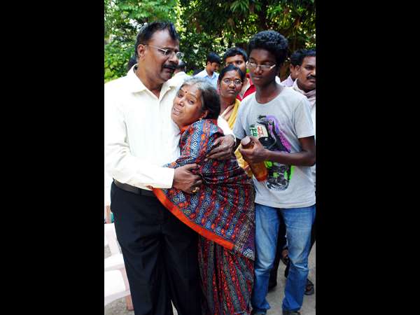 కర్ణాటక మంత్రి పరామర్శ కర్ణాటక మంత్రి పరామర్శ