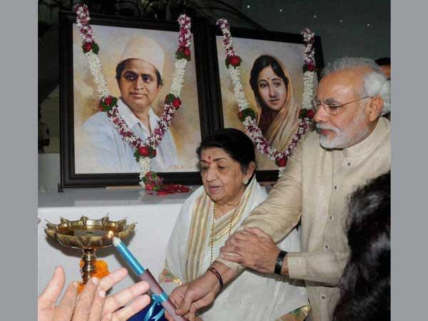 మోడీ జ్వోతి ప్రజ్వలన