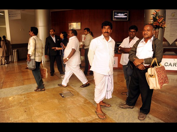 సదస్సు వద్ద ఇలా..