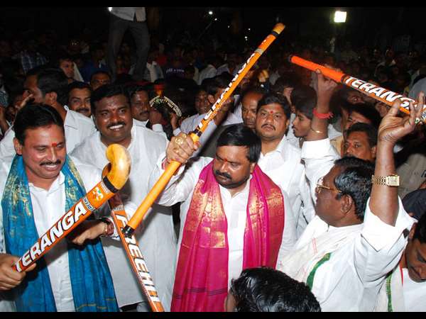 అంజన్ కుమార్ యాదవ్ నృత్యాలు..