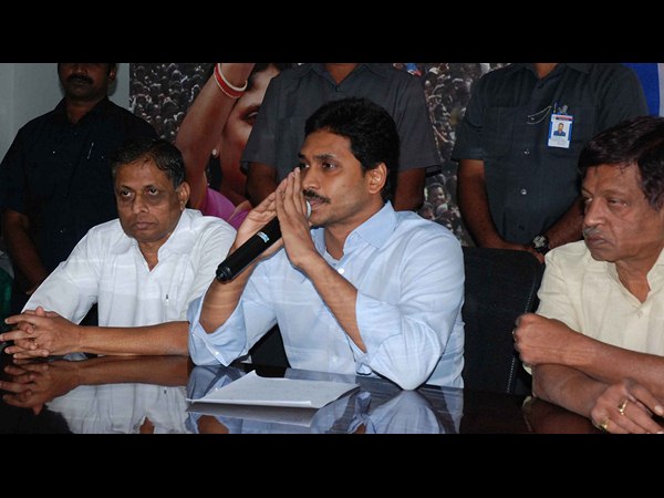 దిగ్విజయ్ కాలర్ పట్టుకుని అడగండి...