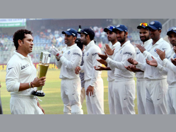 జట్టు సభ్యుల కరతాళ ధ్వనులు