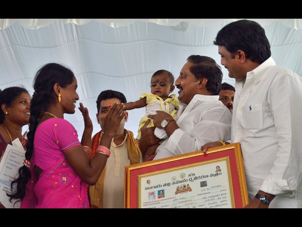 విభేదాల మధ్య సమైక్య గళం