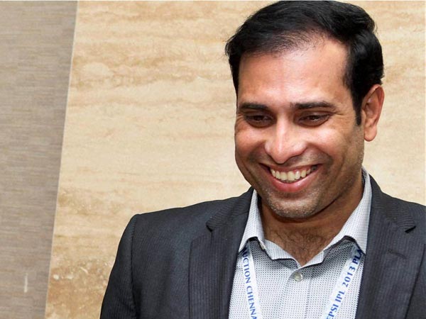 వివియల్ లక్ష్మణ్‌తో వివాదం..