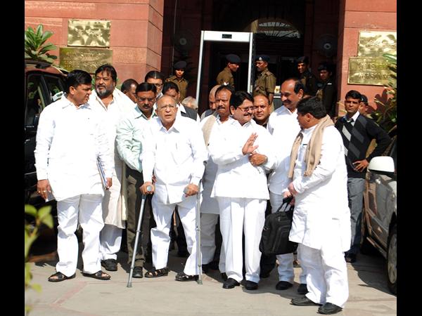 పొన్నంతో సర్వే సత్యనారాయణ ఇలా..