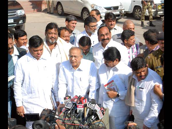 మీడియాకు చెప్పం..