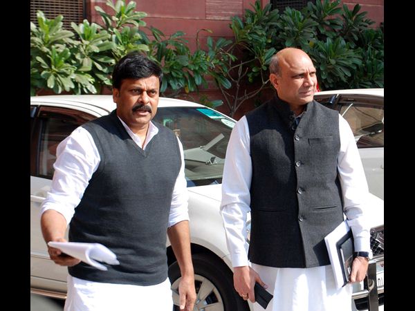 పళ్లంరాజుతో చిరంజీవి ఇలా..