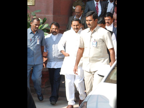 ముఖ్యమంత్రి ఇలా..