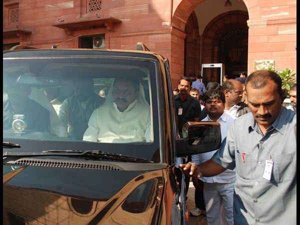 ముఖ్యమంత్రి వాహనంలో ఇలా..