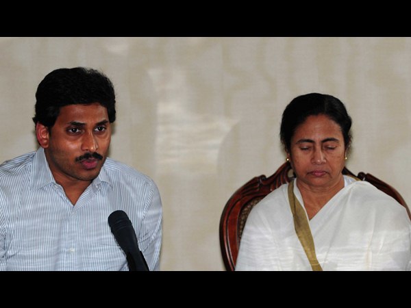 మీడియా భేటీలో జగన్.. మీడియా భేటీలో జగన్..