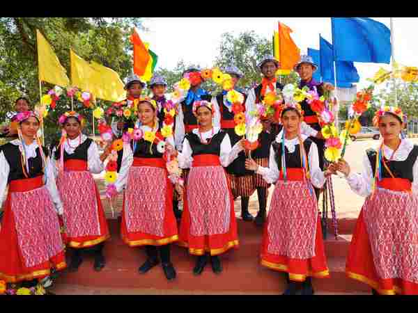 ఎగ్జిబిషన్ 8