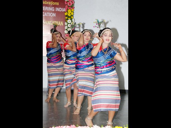 ఎగ్జిబిషన్ 19