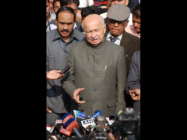 మీడియాతో రోజుకో మాట..