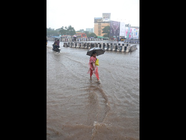 నీళ్లలోనే రయ్ మంటూ..