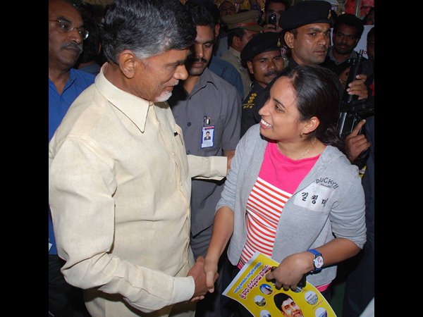 ఐటి ఉద్యోగితో చంద్రబాబు