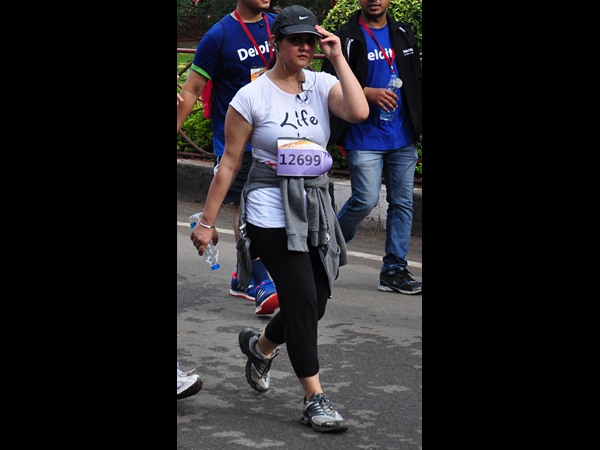 పరుగుపెడుతున్న మహిళ