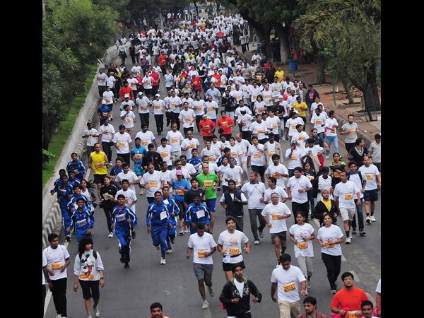 రన్‌లో ఔత్సాహికుల పరుగులు