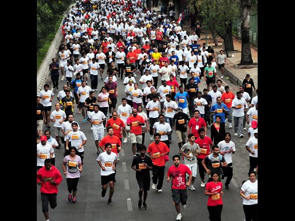 రన్‌లో ఔత్సాహికుల పరుగులు