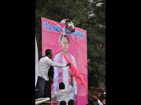 తెరాస జెండా ఇలా..