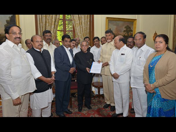 ప్రణబ్ ముఖర్జీతో గ్రూప్ ఫొటో..