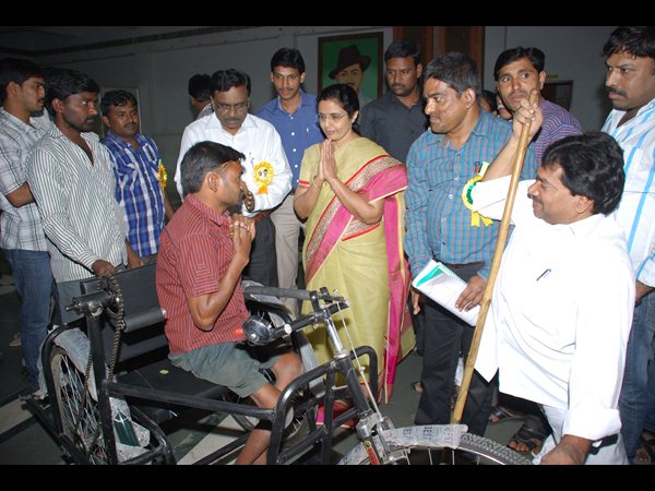 ట్రైసైకిల్ ఇచ్చి ఇలా...