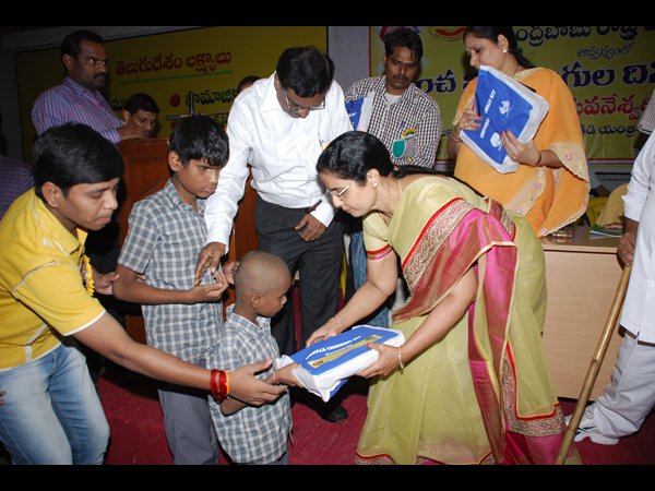 కిట్స్ పంచి పెడుతూ..