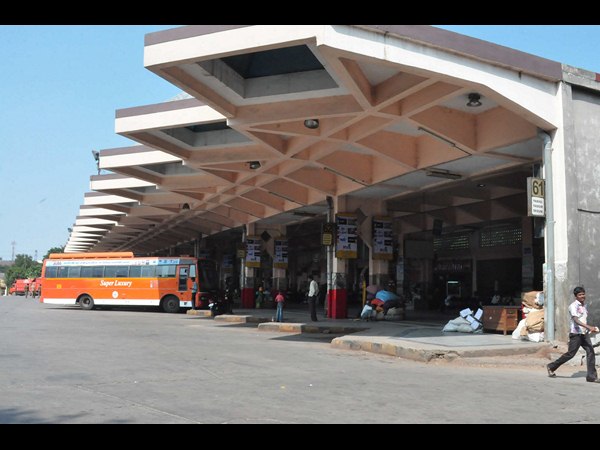 బోసిపోయిన మహాత్మా గాంధీ బస్ స్టేషన్ 1