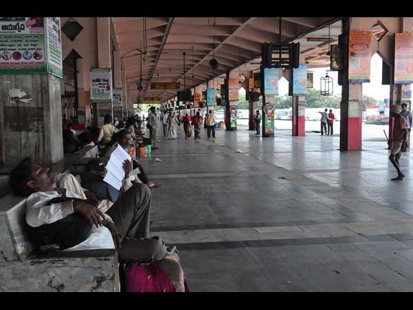 బోసిపోయిన మహాత్మా గాంధీ బస్ స్టేషన్ 2